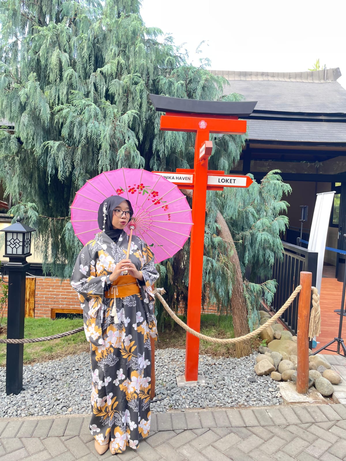 Taman Arunika dengan model kimono