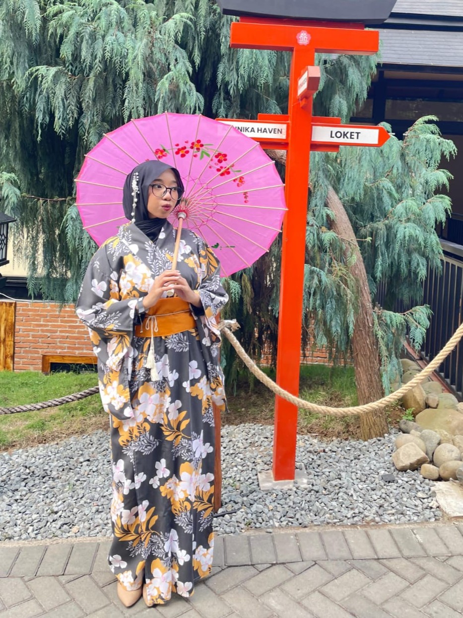 Taman Arunika dengan model kimono